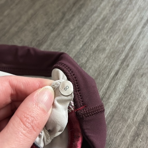 Lululemon Splendour Sports Bra Poppy Petals Berry Rumble Multi / Black - Picture 10 of 10